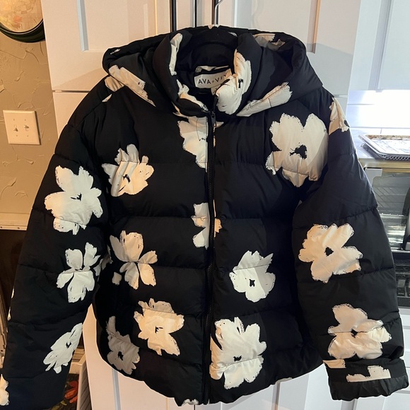 Ava & Viv Jackets & Blazers - EUC AVA & VIV size 1X black w/white flower print puffer coat with hood